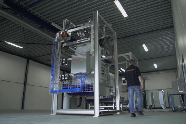 Dinnissen presents innovation that combines high-care filling with low-care palletizing